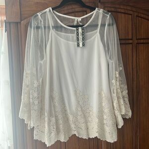 Ultra Pink L off white blouse with cami and overlay with angel sleeves